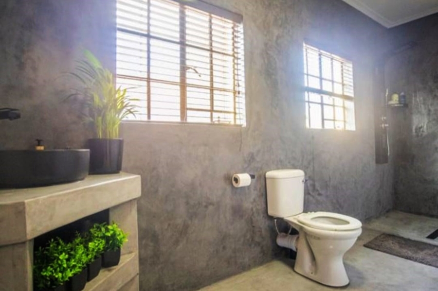 5 Bedroom Property for Sale in Safari Gardens North West